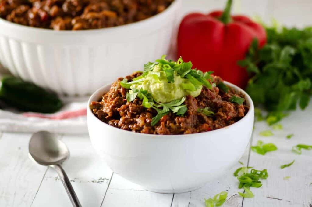 types of ground beef: ground sirloin in a white bowl of chili