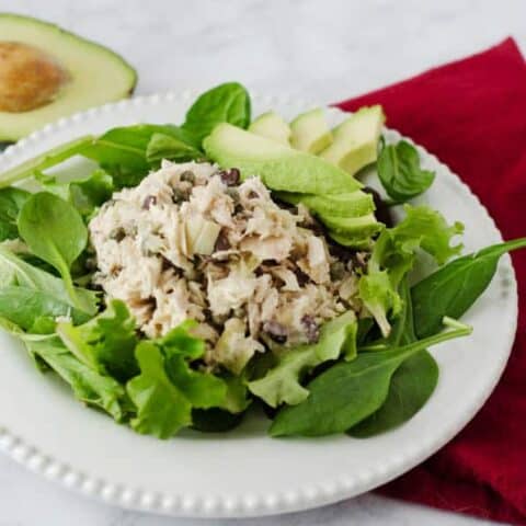 Mediterranean Tuna Salad | PaleoScaleo.com