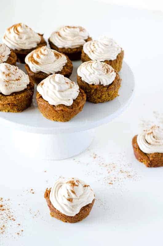 Paleo Pumpkin Cupcakes with Meringue Frosting | PaleoScaleo.com